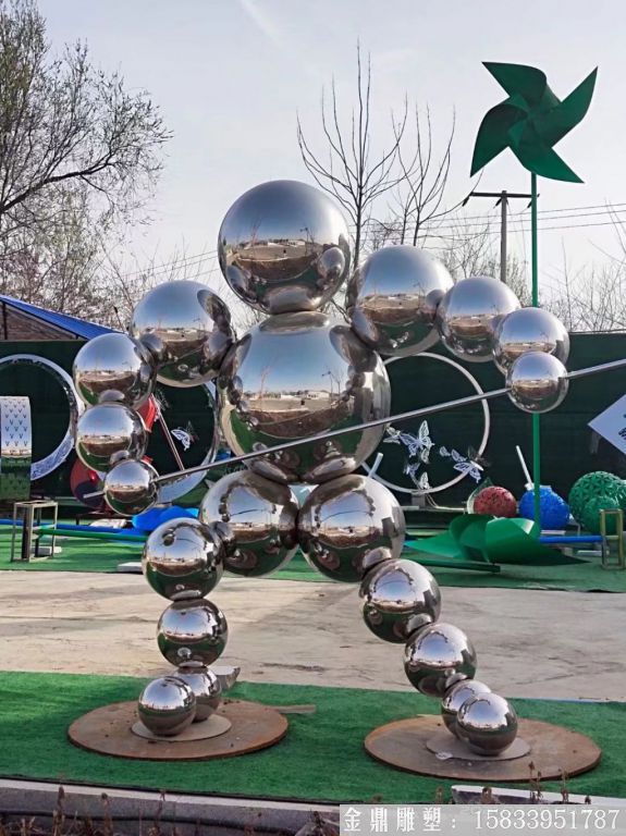 不锈钢镜面圆球状机器人雕塑